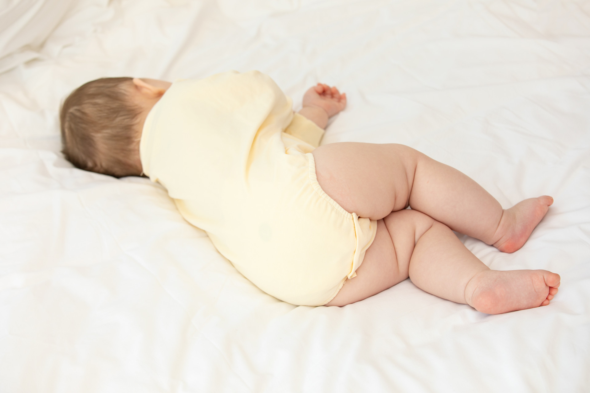 1岁小孩轻微脑出血的护理,宝宝摔伤脑出血半年没有什么症状