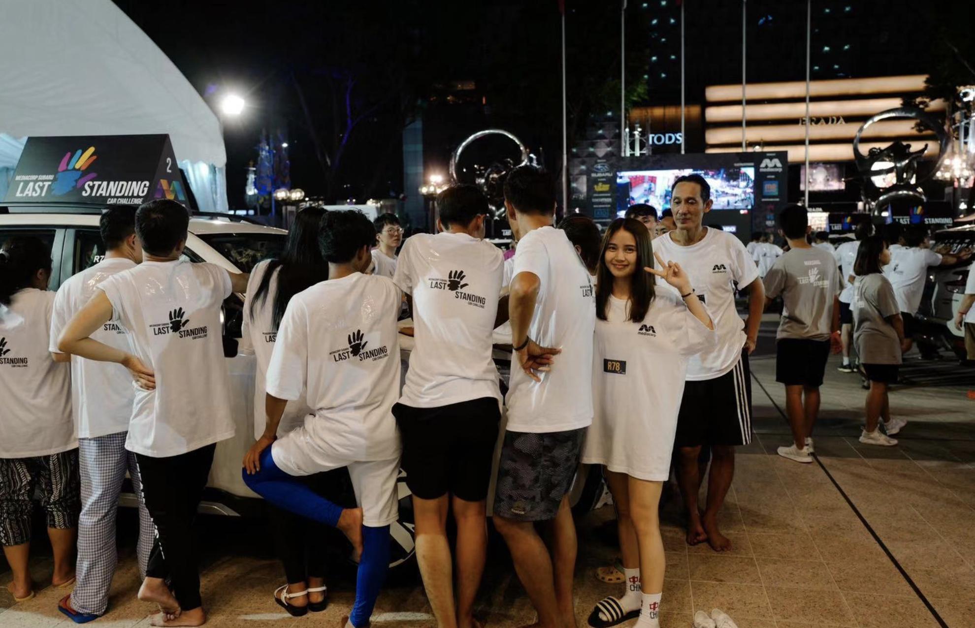 这个人把手摸在车上超过3天3夜赢了一辆车你觉得你行不？