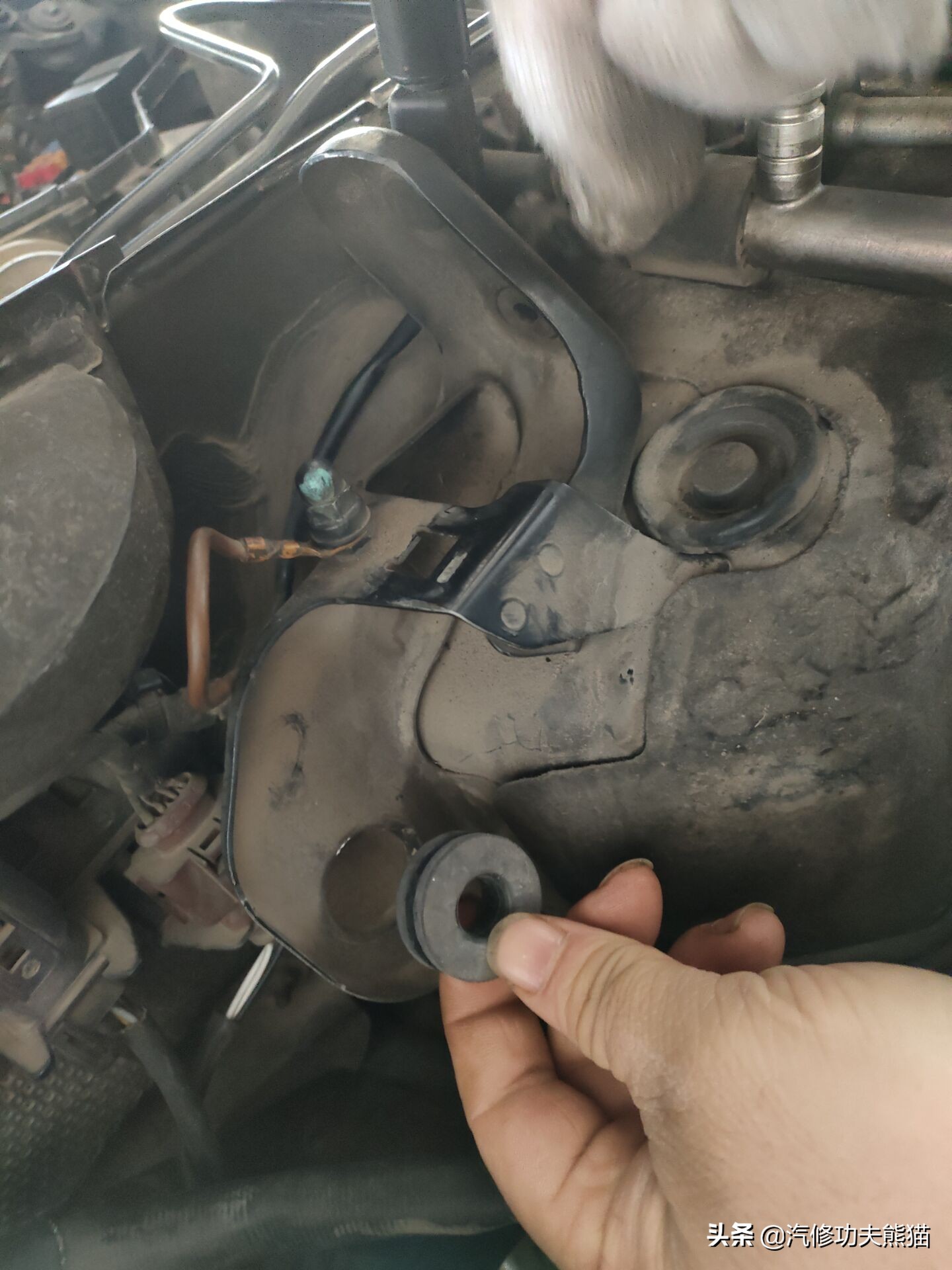 08款奥迪a6l手动挡2.0t烧机油么,09款奥迪a6l2.4烧机油怎么解决