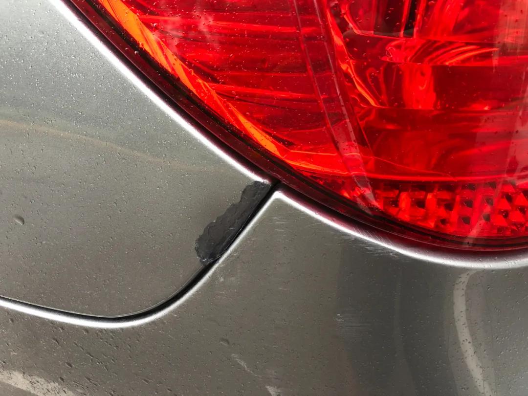 我，月薪2300，买了一辆巴伐利亚味的行政级轿车