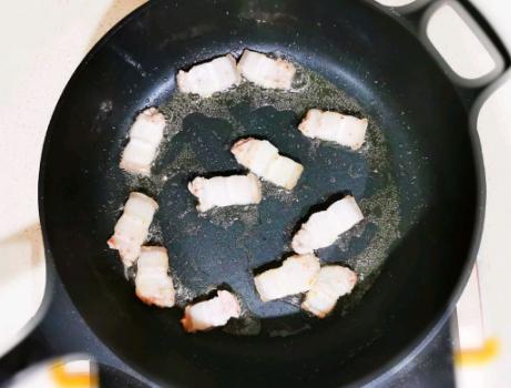 炒竹笋需要焯水吗?用冷水好还是热水?学会3点技巧,竹笋脆又嫩