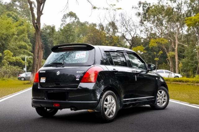 大学生花1万买铃木雨燕,大学生花一万元买二手车练手