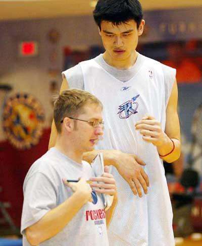 姚明进入名人堂讲麦迪了么,姚明到nba第一年