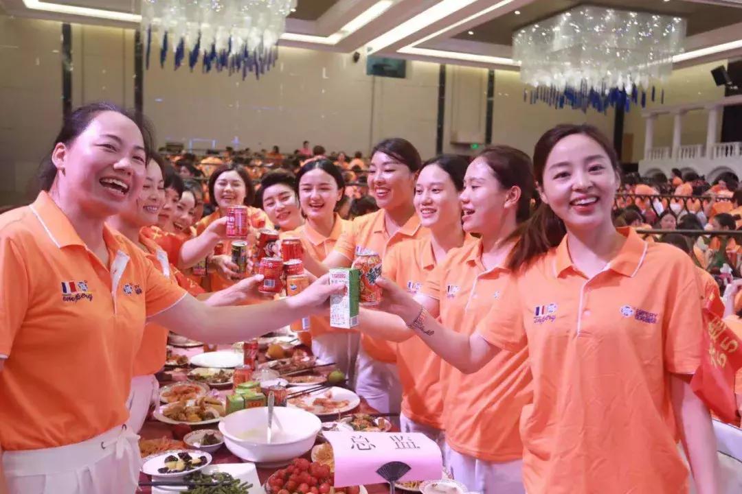 巨邦内训丨与大舅哥共饮度中秋，在美业能量聚集地，为梦想而战