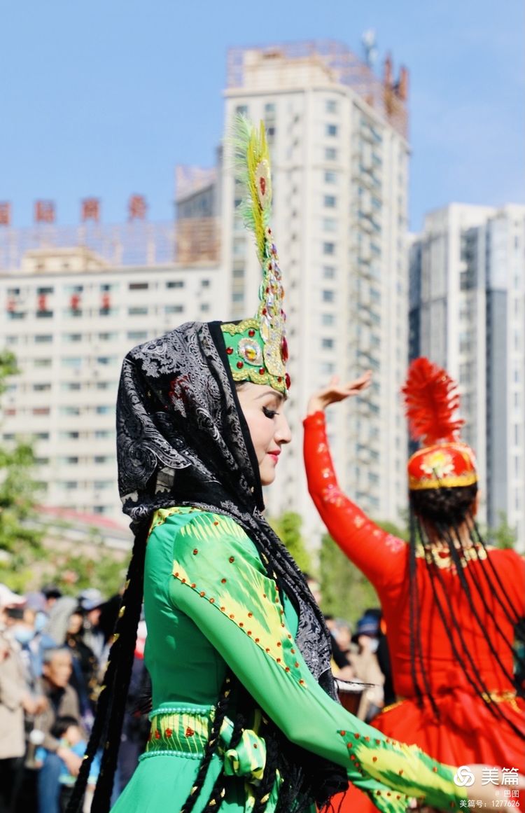 洛阳牡丹广场：*疆新**舞大联欢