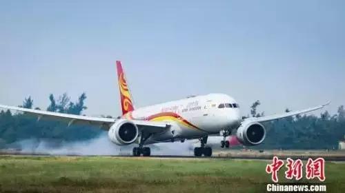 女子机场被海关查,女孩机场被警察带走