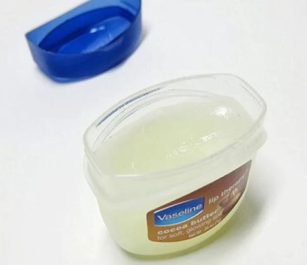 平价的凡士林不仅是润唇膏,它还有这些“隐藏功能”,你知道吗?