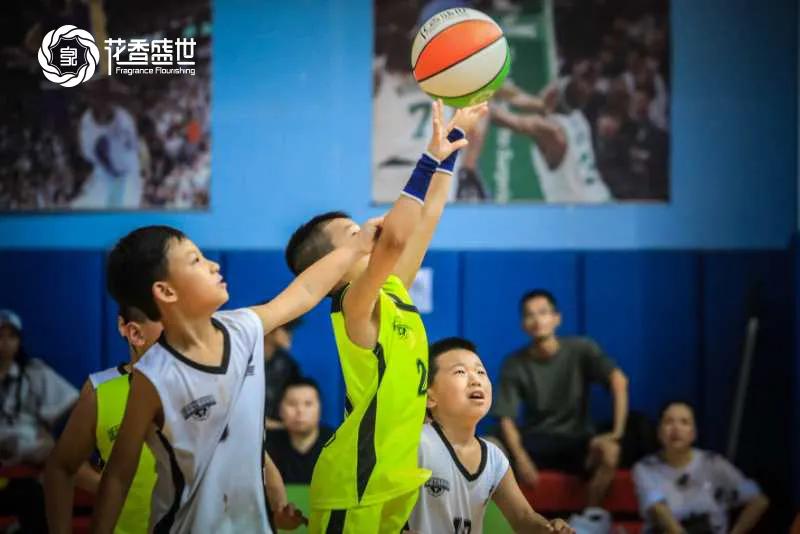 中国小篮球最新规则,小篮球讲解在篮球场上的正确姿势