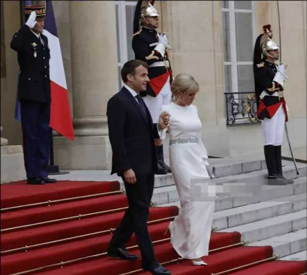 布里吉特穿大衣,布里吉特穿黑白配