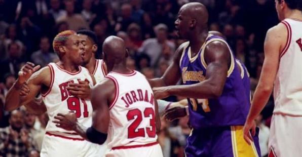 奥尼尔和罗德曼互怼的一场比赛,奥尼尔和罗德曼互飙垃圾话