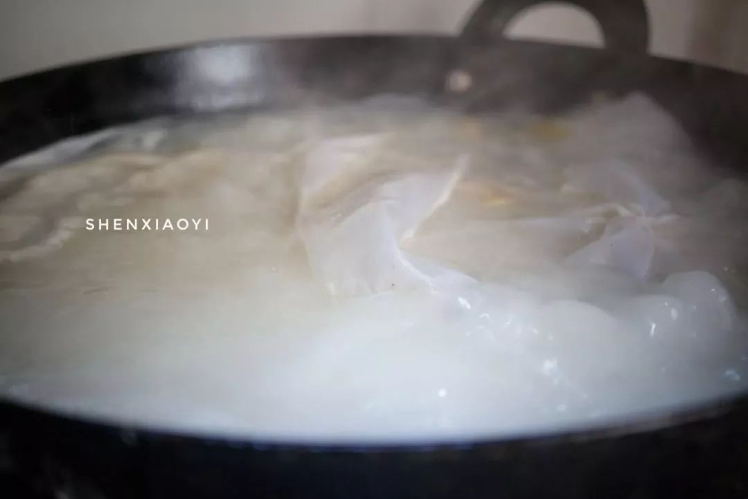 清汤鱼要怎么煮汤才会白,如何让鱼煮得更白汤