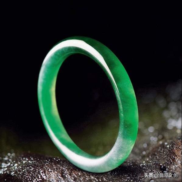 作为翡翠小白要如何看翡翠的价值,翡翠最全知识什么是翡翠