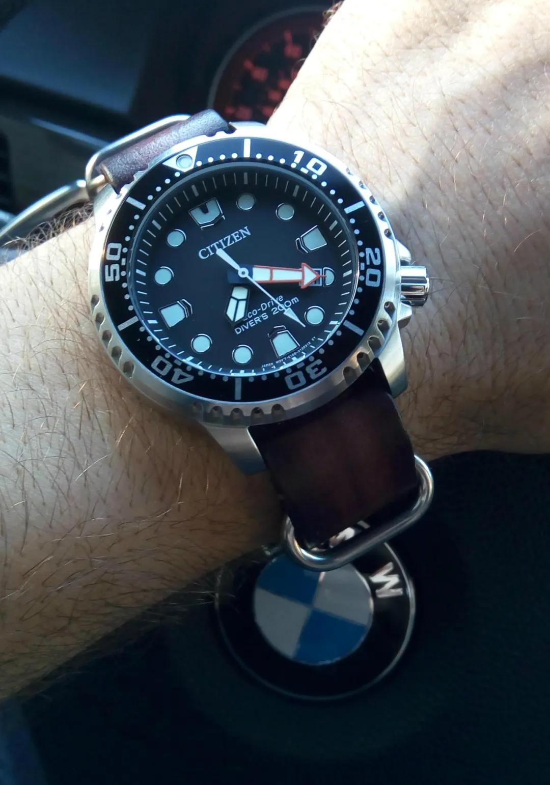 两三千买电子手表还是机械手表,两三千推荐天梭还是西铁城