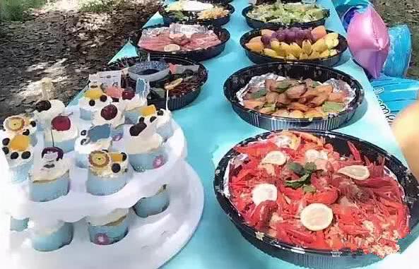 小朋友在幼儿园过生日该怎样举行,幼儿园集体生日会怎么过