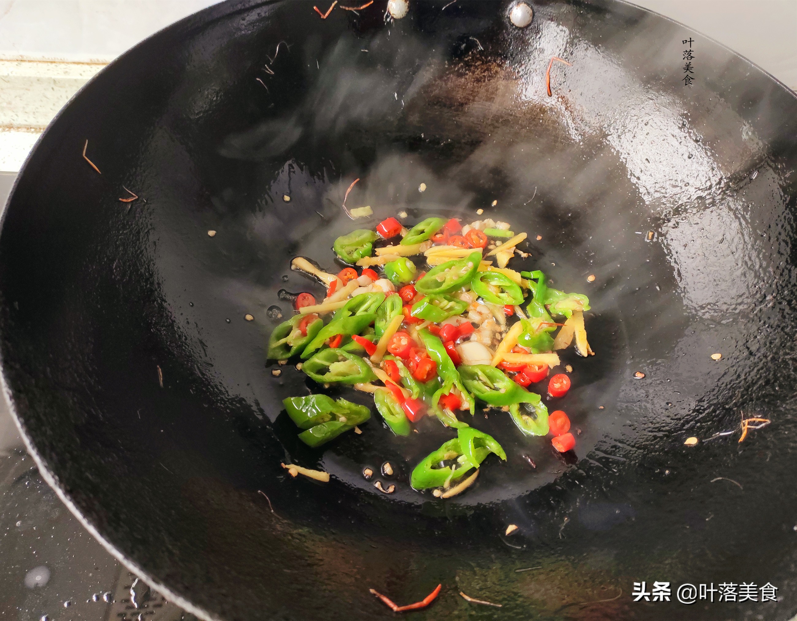 小河虾炒韭菜家常菜做法,韭菜炒小河虾川味