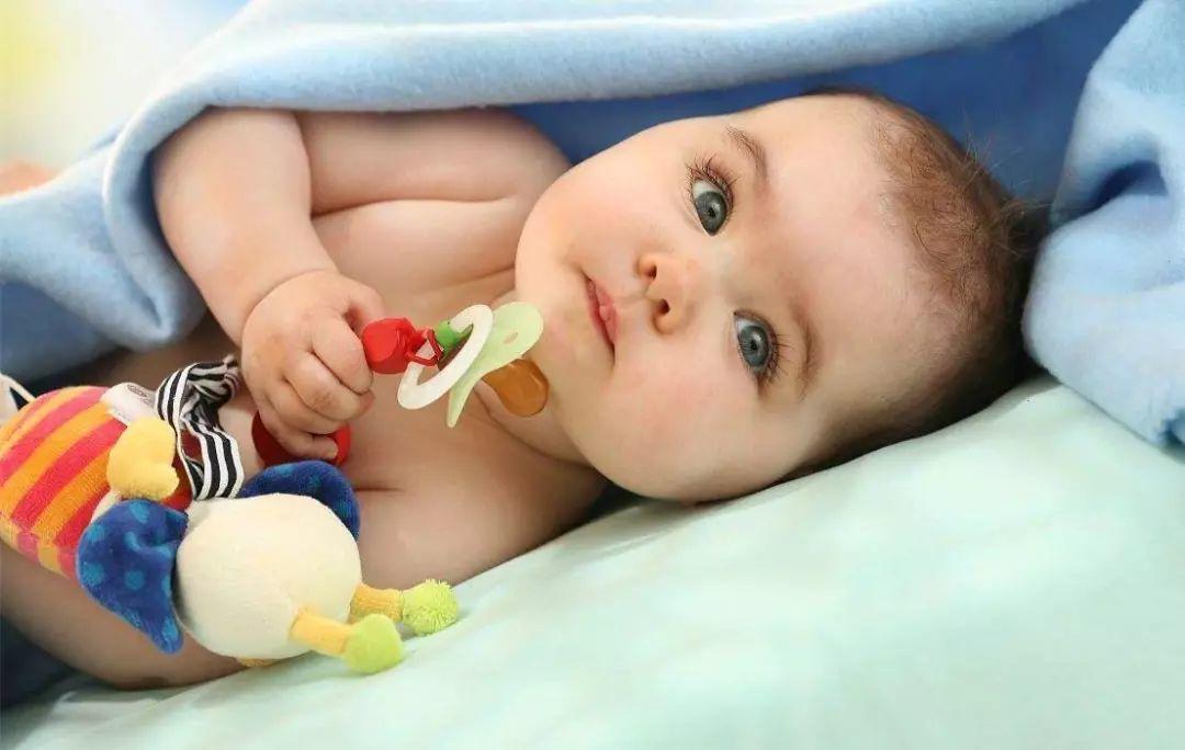 怎样锻炼9个月婴儿抓握能力,怎么锻炼宝宝抓握进食