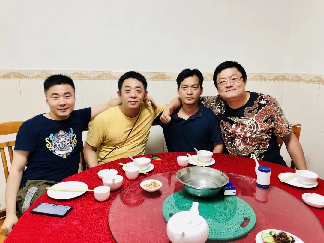 70后上海男人“不务正业”，被老婆骂还帮人搞盔甲，最贵一套15万