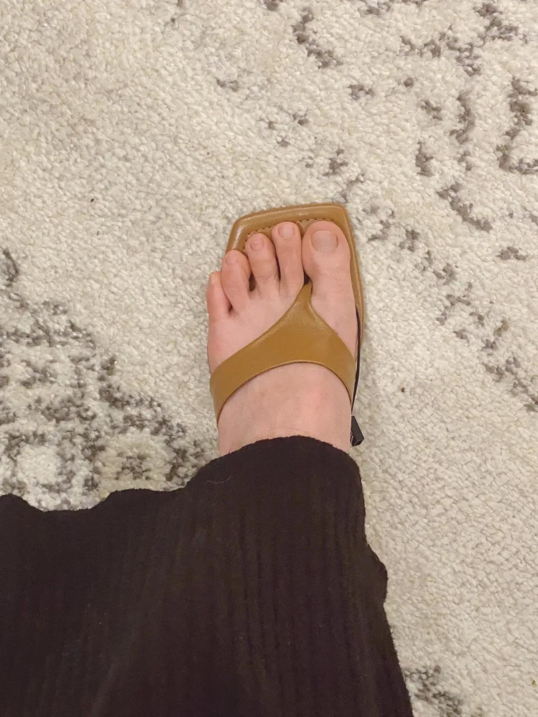 今年最流行凉鞋简单大方百搭,今年流行几款夏日凉鞋时尚百搭