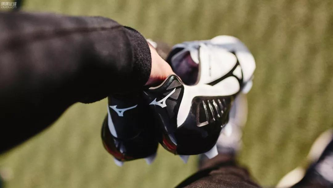 买鞋子应该大一码还是刚刚好,买鞋子尺码怎么选