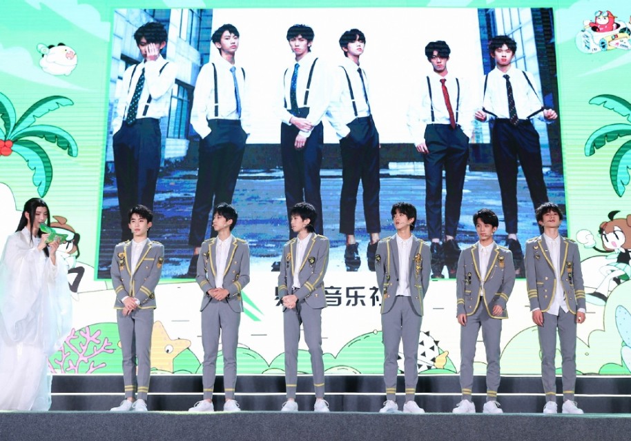 虽然没有tov勇哥帅，但黄锐也是真的穷