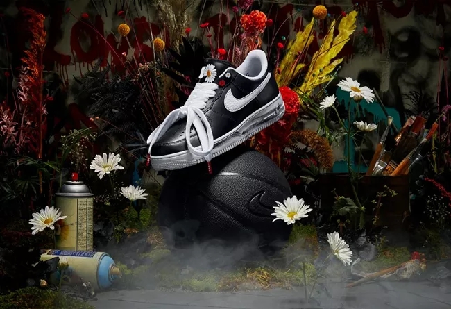 他来了!带着一双要破万的联名款