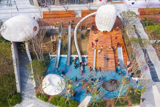 那些住在楼房的人们一定很幸福,住小区的人应该很幸福吧