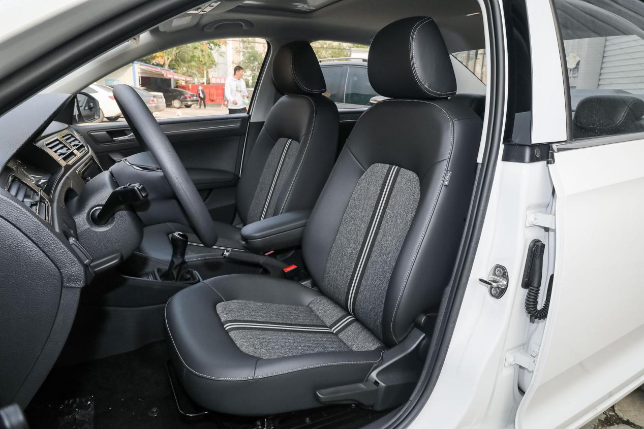 14款大众桑塔纳对比14款锋范操控,家用代步轿车本田锋范值得购买吗