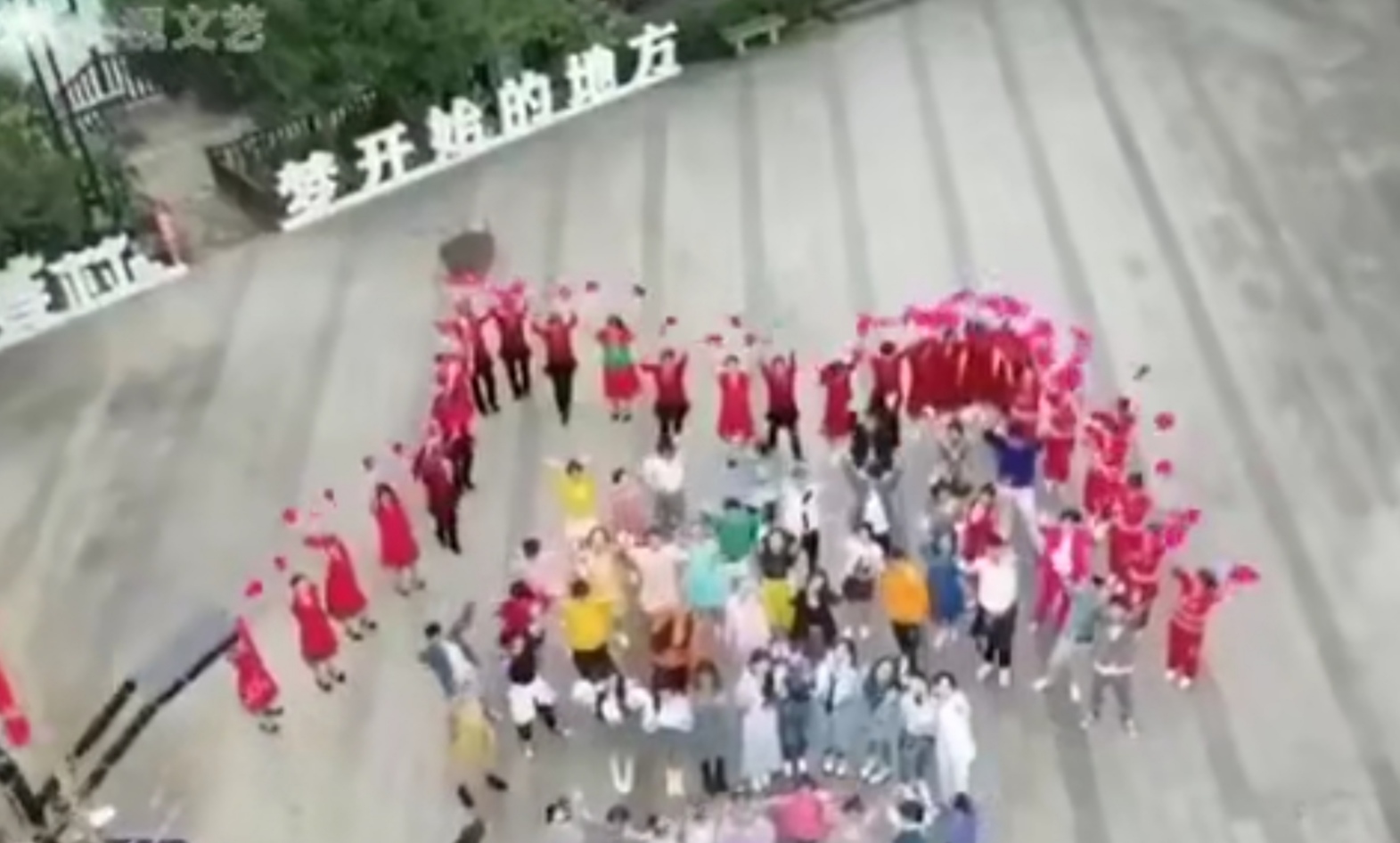 当红女团偶像上节目，却被全程打码？此前参加央视录制也被马赛克