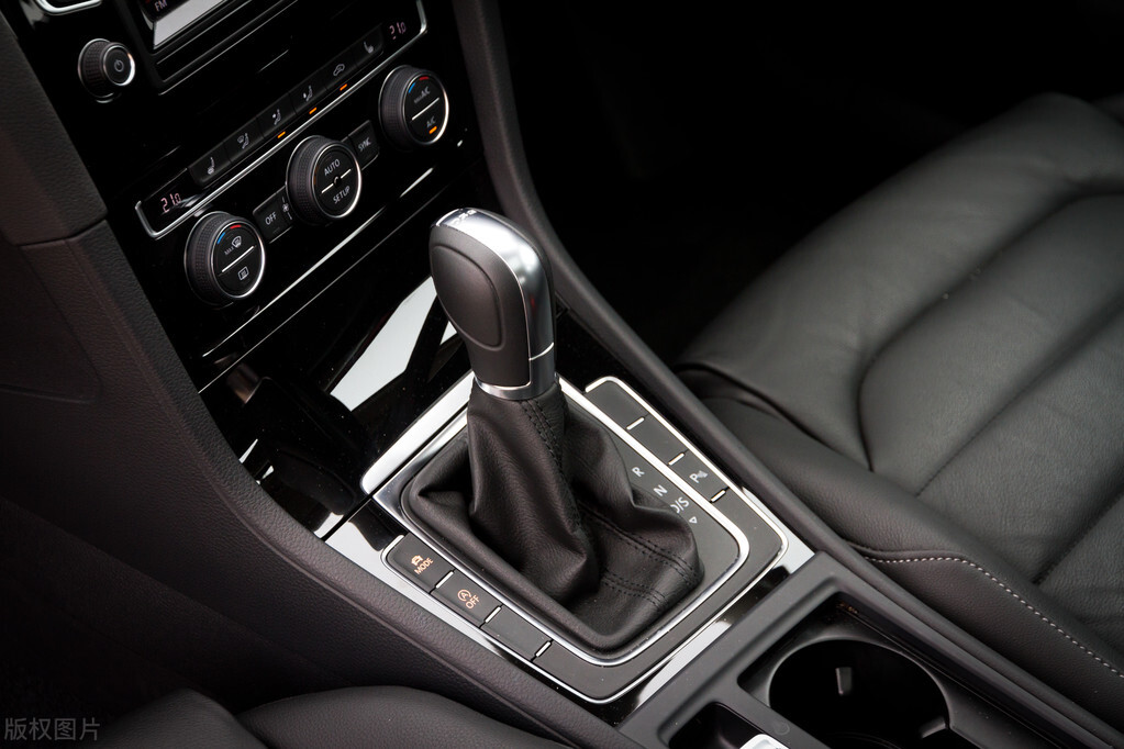 德国大众高尔夫纯电动,大众高尔夫七代1.4t弹射起步