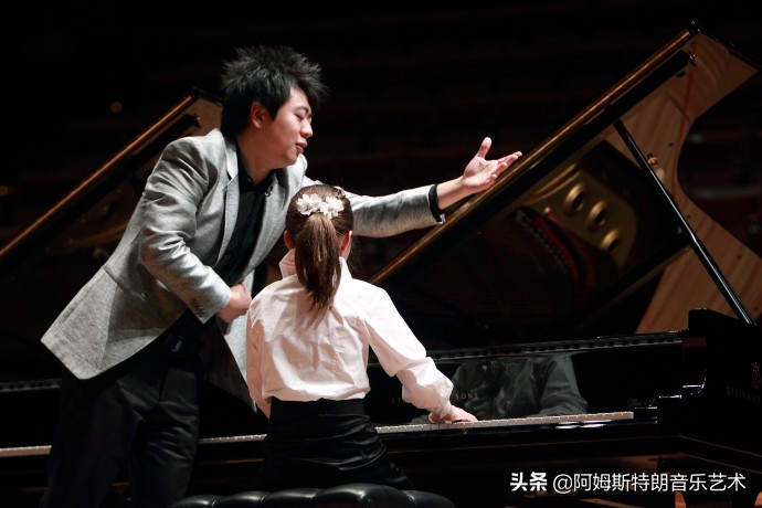 查尔斯给女王过生日,查尔斯国王生日哈里王子送祝福