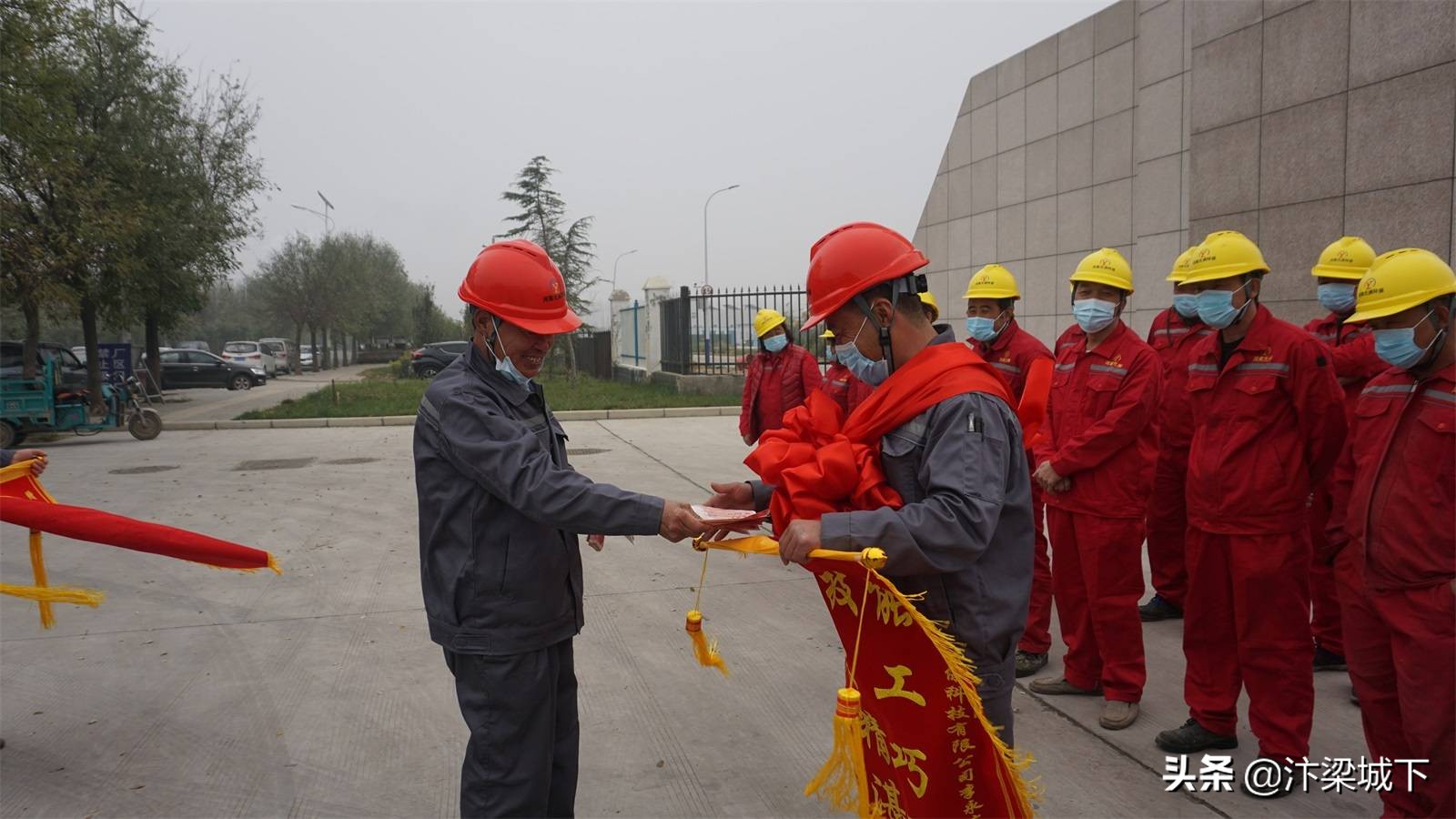 河南开封送上锦旗表谢意,开封禹王台区东大化工