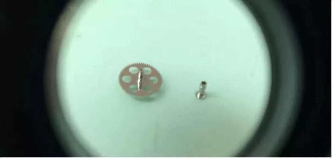 双狮表为什么只保一年,同样的日历为什么价格差太多