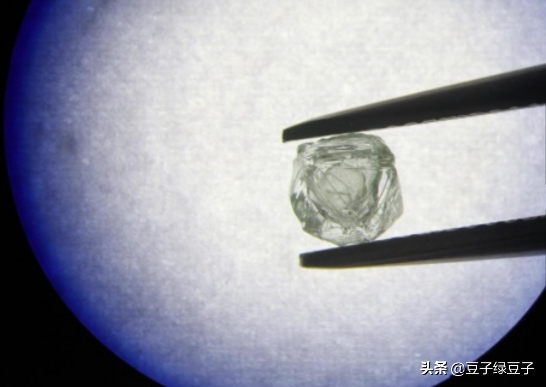 俄罗斯发现巨型钻石,俄罗斯发现巨型钻石坑