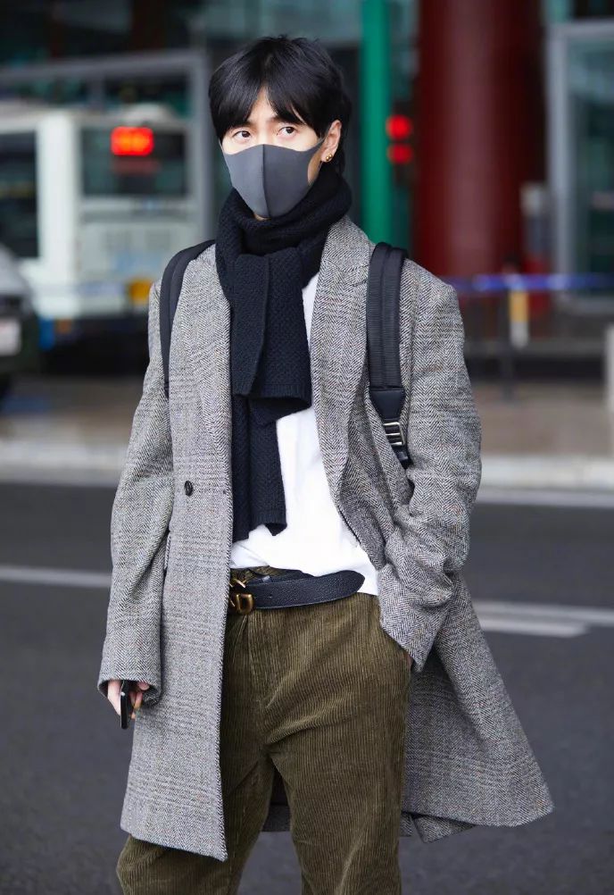 时尚轻奢感明星系列羊羔绒围巾,最潮的围巾的15种戴法超级实用