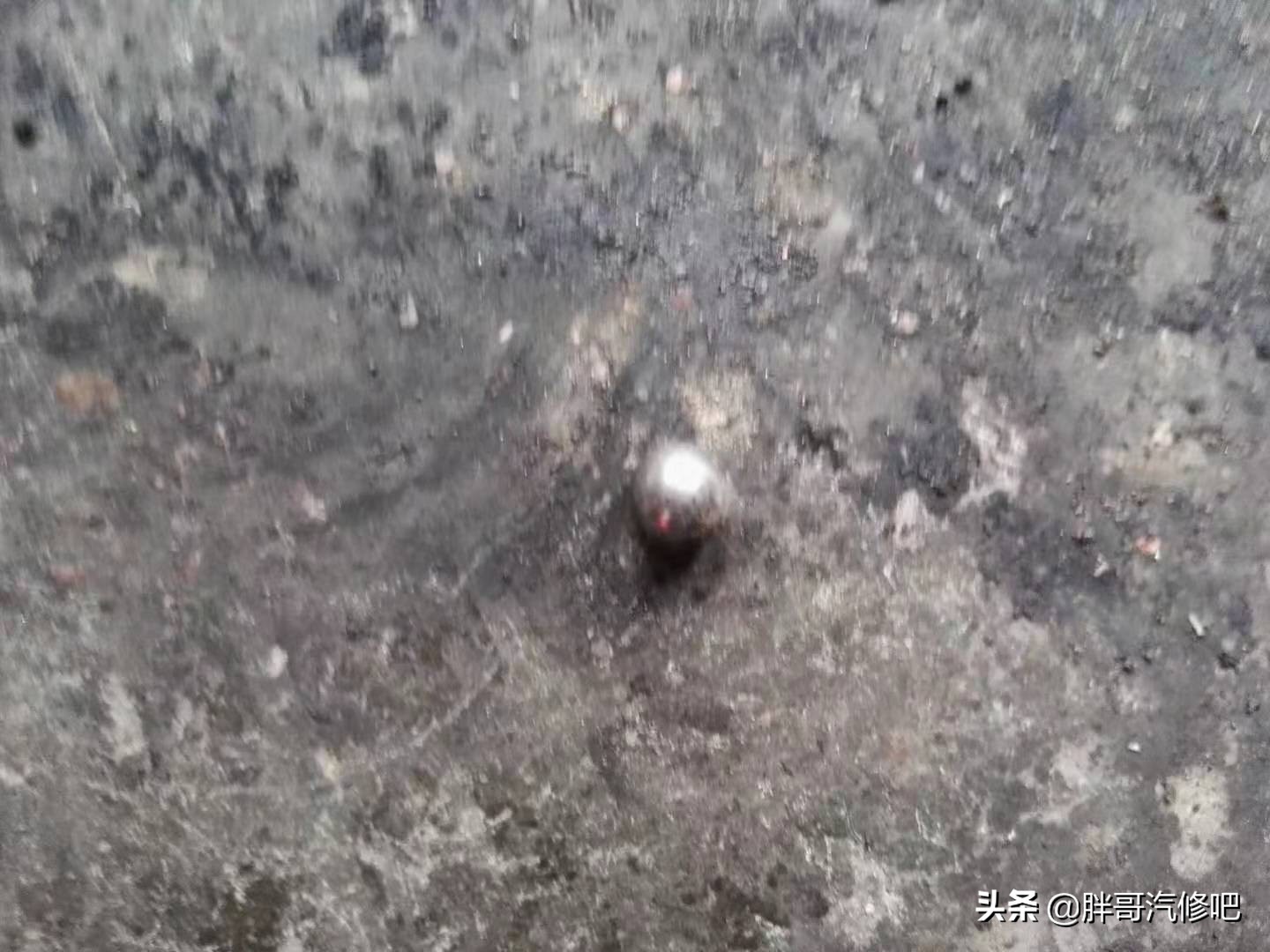 和悦RS检查时减震器意外脱落，吓的胖哥哆嗦一下