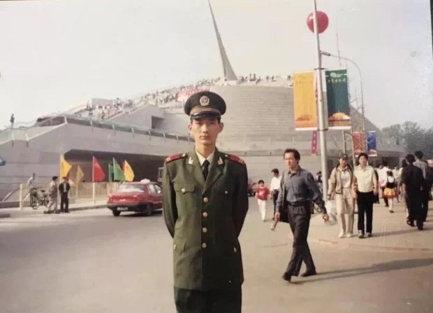 广州打工仔洗洁精洗头，捡烟屁股抽，靠操盘主播，月薪三万