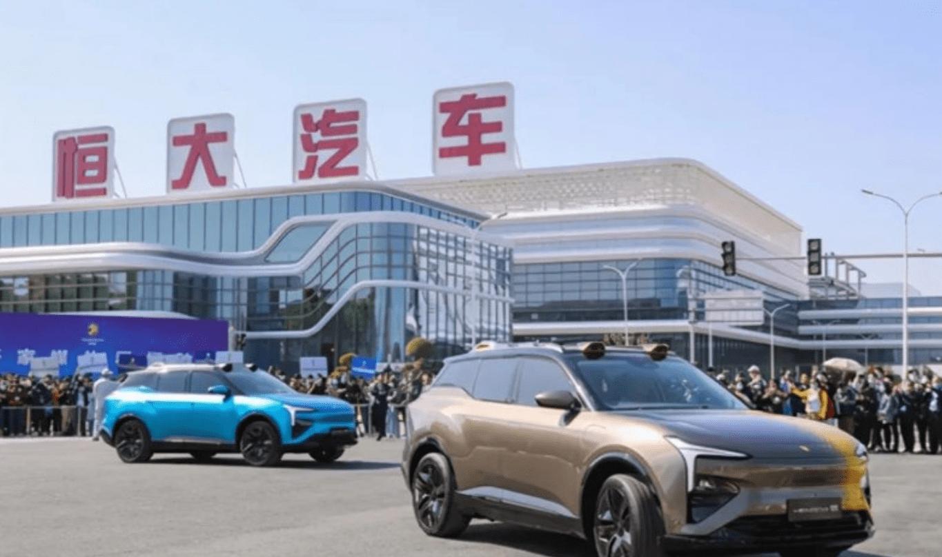 欠债2万亿，投资者霸占恒大总部，为何走到这一步，钱都花哪去了