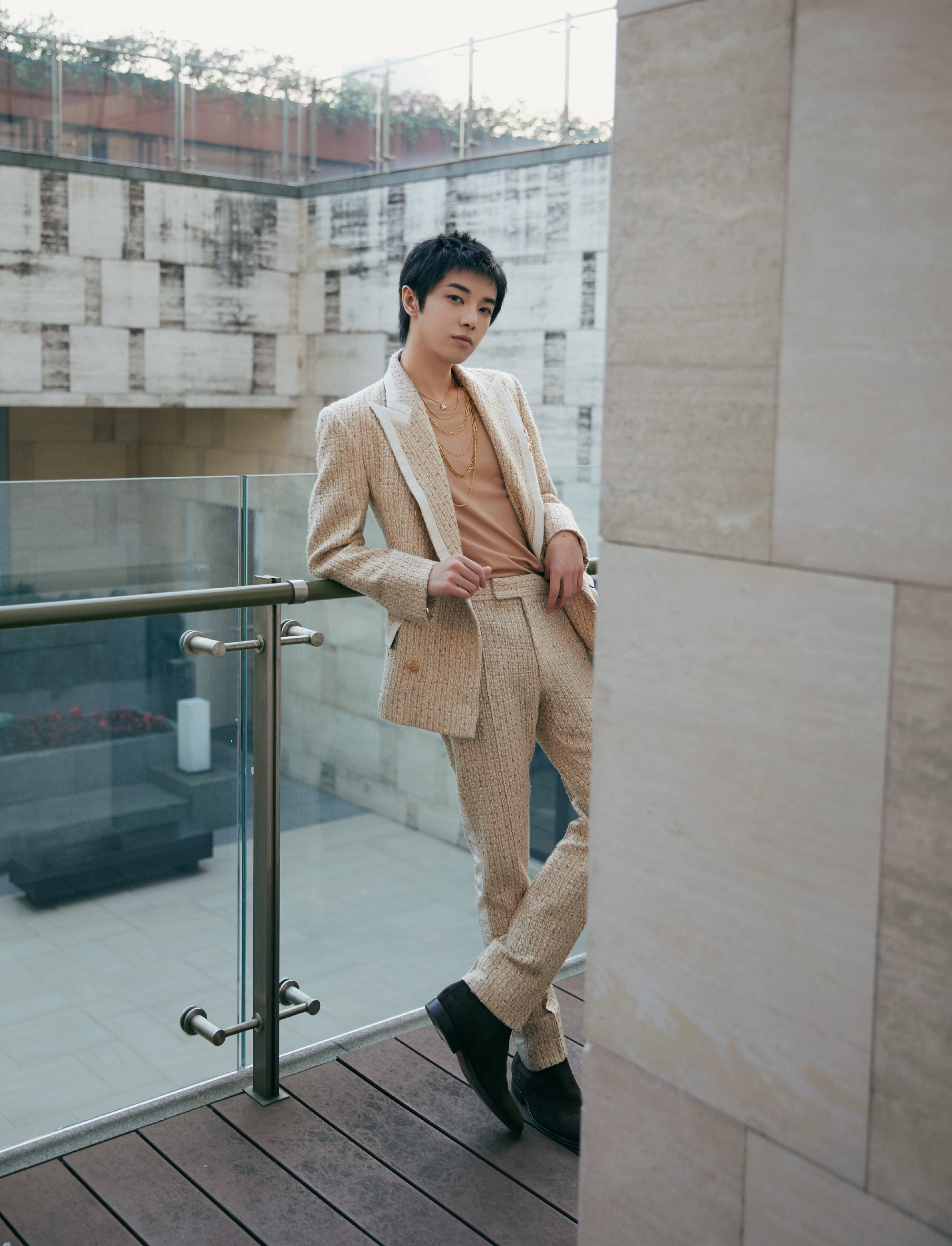 够大胆！花花“空身穿”香奈儿，配大金链子，不像暴发户是王子