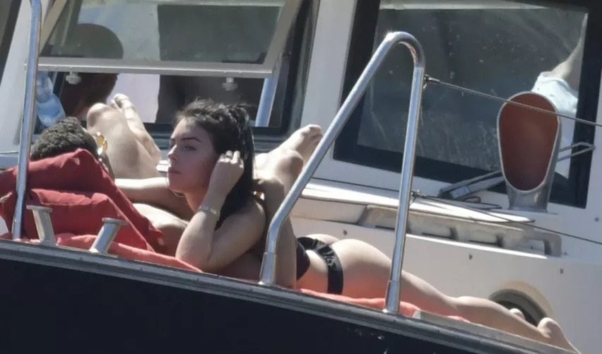 C罗的六块腹肌，乔治娜的蜜桃翘臀，这才是爱侣们该有的健康模样