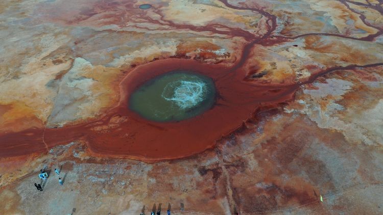 龙眼凤羽的艾肯泉，该称恶魔之眼，还是天使之眼，你来决定吧