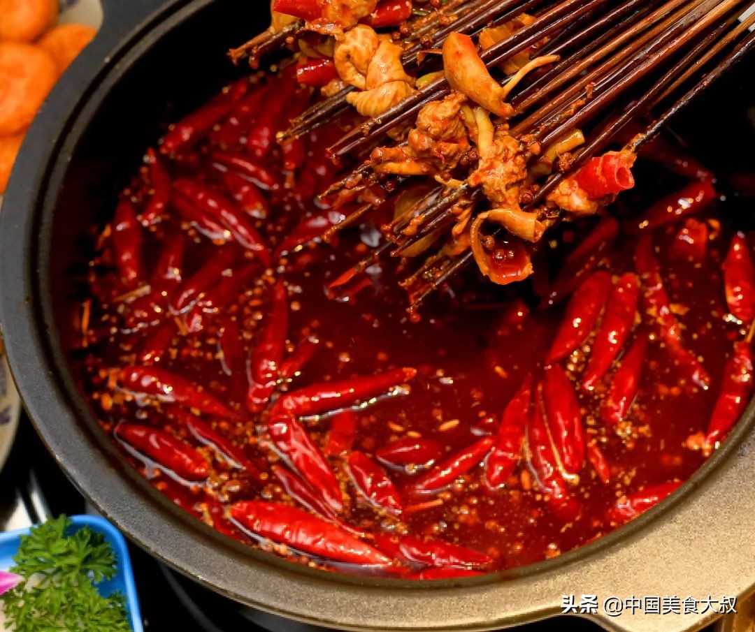 麻辣烫串串香的做法摆摊,麻辣烫地摊串串香的做法及配方