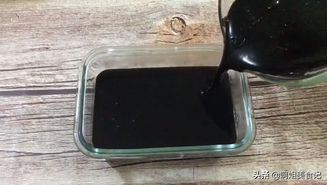 烧仙草和龟苓膏哪个更能清热解暑,90年代夏天解暑的龟苓膏