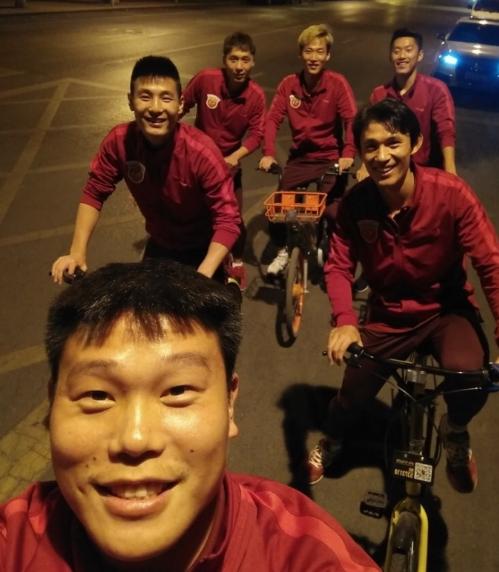 脑洞大开创意足球,国足送外卖是什么梗