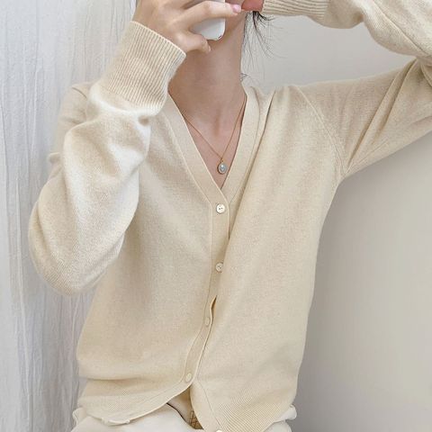 肩宽、脖子短怎么穿毛衣显瘦？7个穿搭技巧帮你「缩骨架」