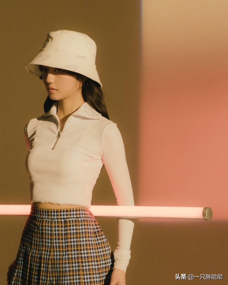 今年最新款的裙子小个子穿,今年流行裙子里面穿裤子