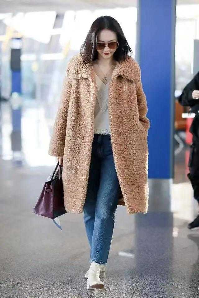 王鸥羊毛大衣穿搭图片,王鸥驼色大衣配什么颜色好看