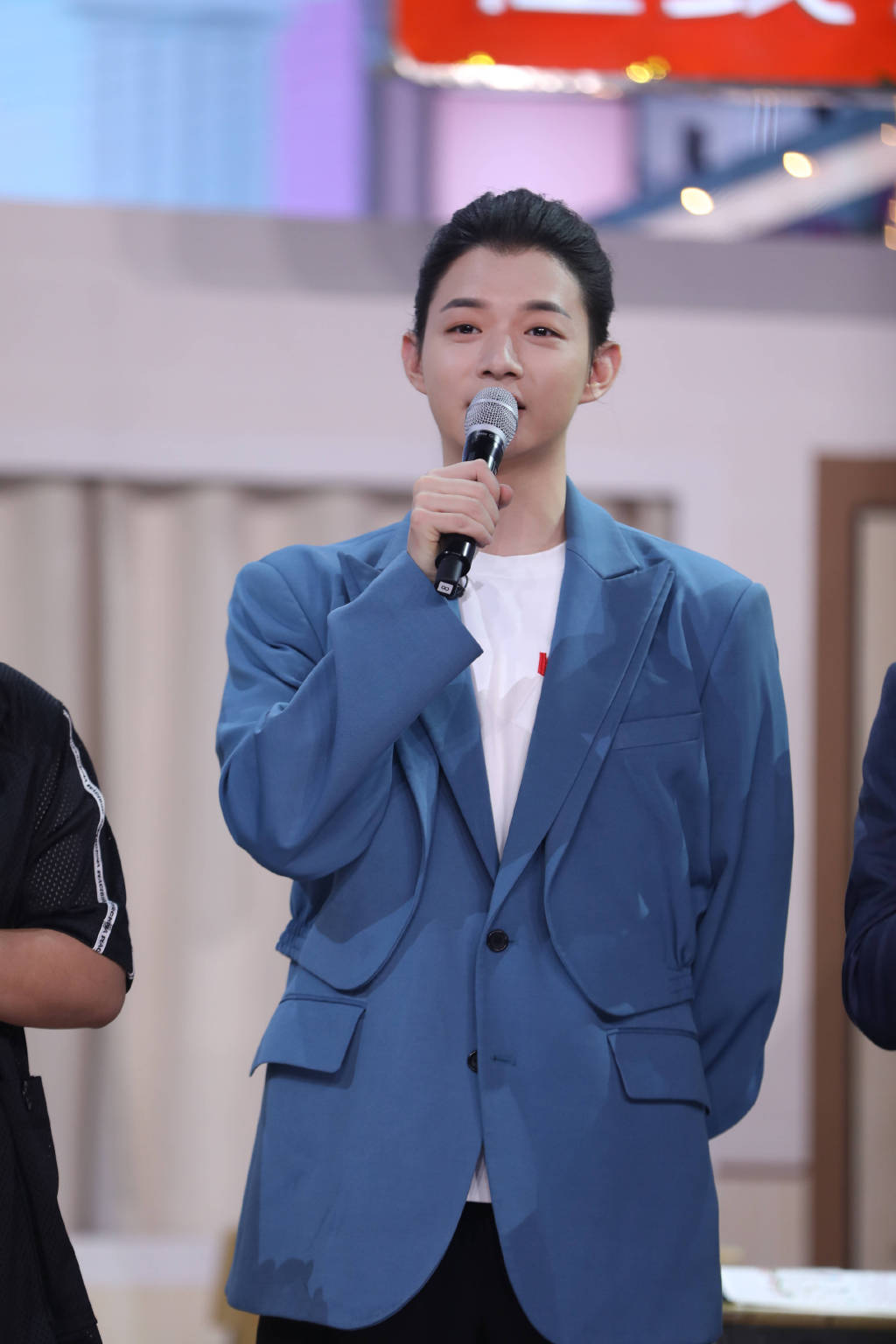 霍尊宣布退出娱乐圈,发长文否认陈露的指控,女方晒证据打脸霍尊