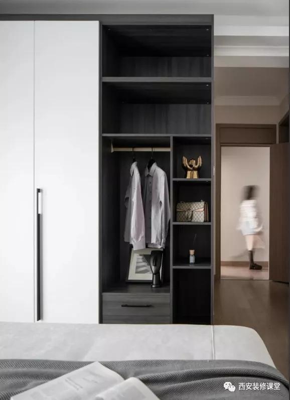 卧室衣柜镂空挂衣服怎么设计,衣柜中间镂空挂换洗衣服