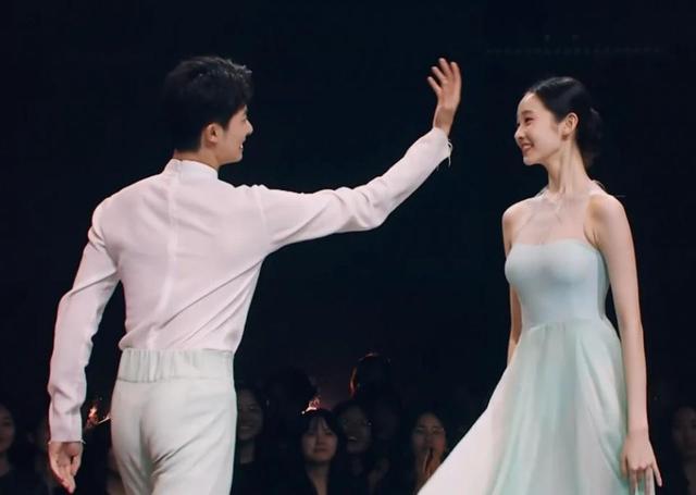 芭蕾女神张艺凡选秀台上只会哭,网友群嘲“你以为你是杨超越”?