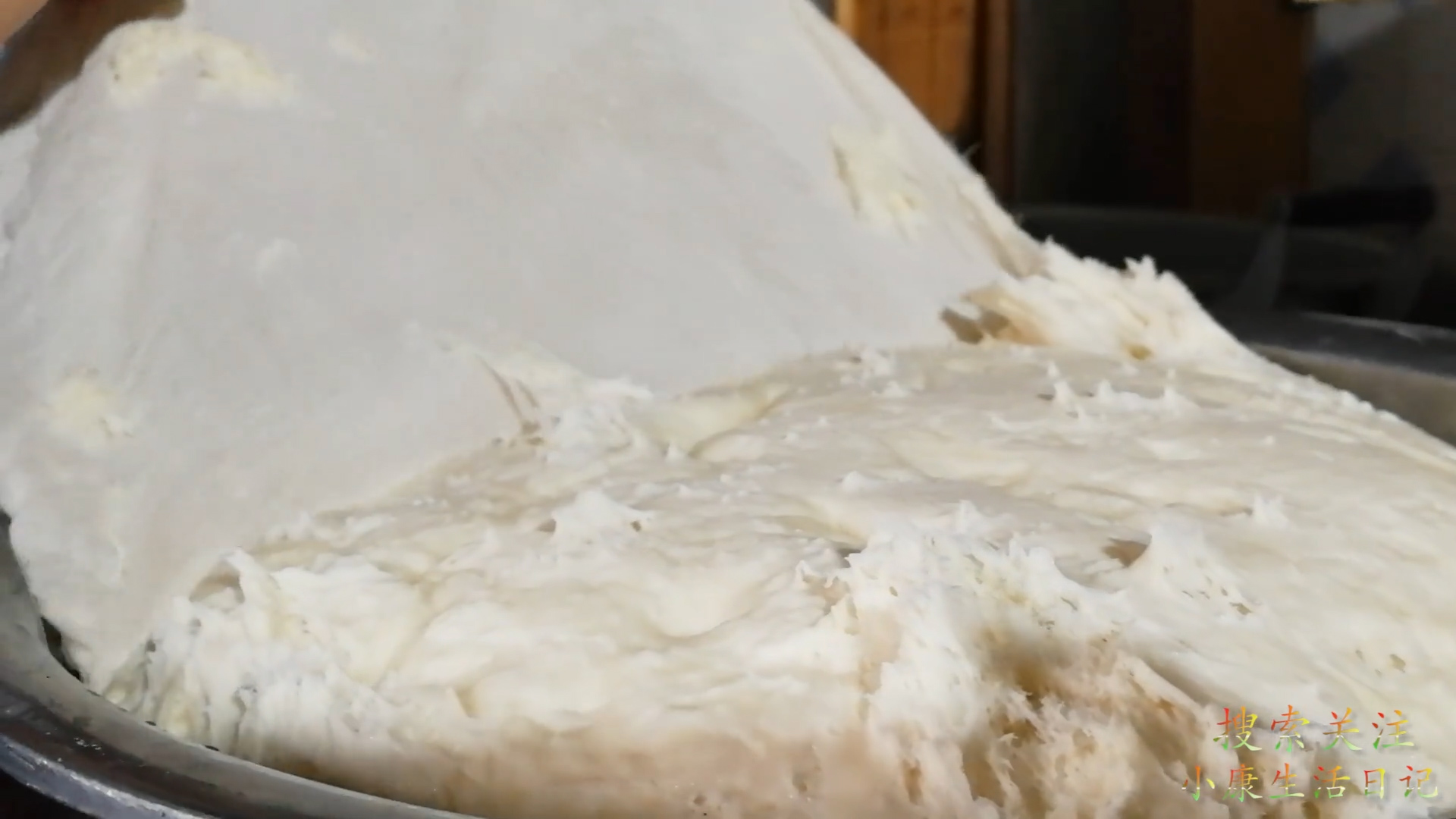 蒸发面包子塌锅的原因,发面包子塌底怎么回事